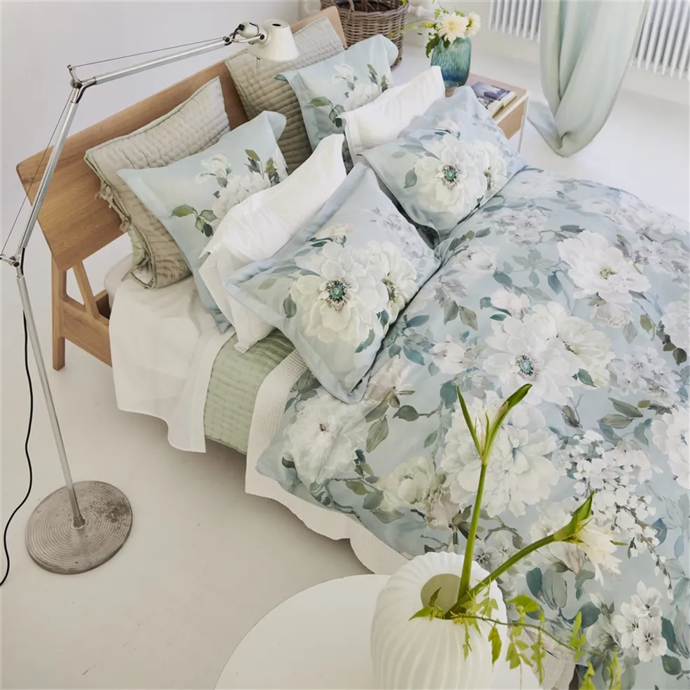 Fleurs Blanche Platinum Bedding Collection