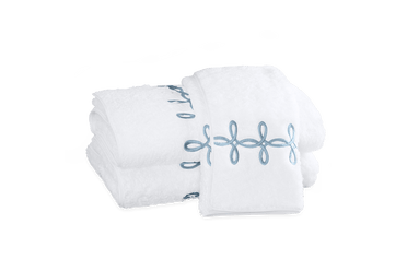 Gordian Knot Bath Towels