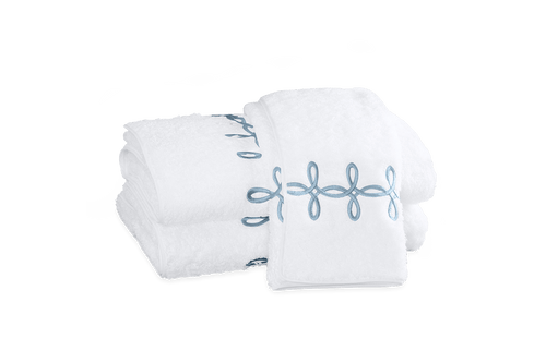 Gordian Knot Bath Towels